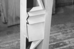 Lothar Rumold: Turm I, 1990, Linde, Öl, 100 x 16 x 16 cm