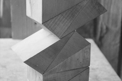 Lothar Rumold: Reste-Stück, 1992, Linde (getönt), H 37 cm