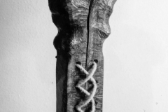 Lothar Rumold: Mantel, 1995, Eiche (gebeizt), 71 x 22 x 10 cm