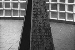 Lothar Rumold: Sisyphos, 1999, Esche, 180 x 60 x 60 cm