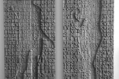 Lothar Rumold: Adam und Eva nach Lukas Cranach d. Ä., 2003, Doppel-Relief, Eiche, je 190 x 70 cm