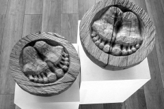 Lothar Rumold: Platonische Begegnungen - Die Füße, 2005, Eiche, D 24 cm